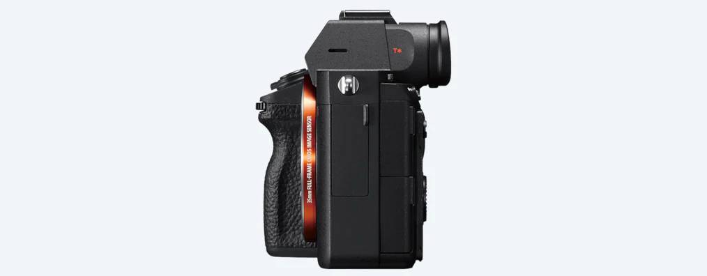 Sony α7R III with 35mm Full-Frame Image Sensor Camera - ILCE7RM3A/B