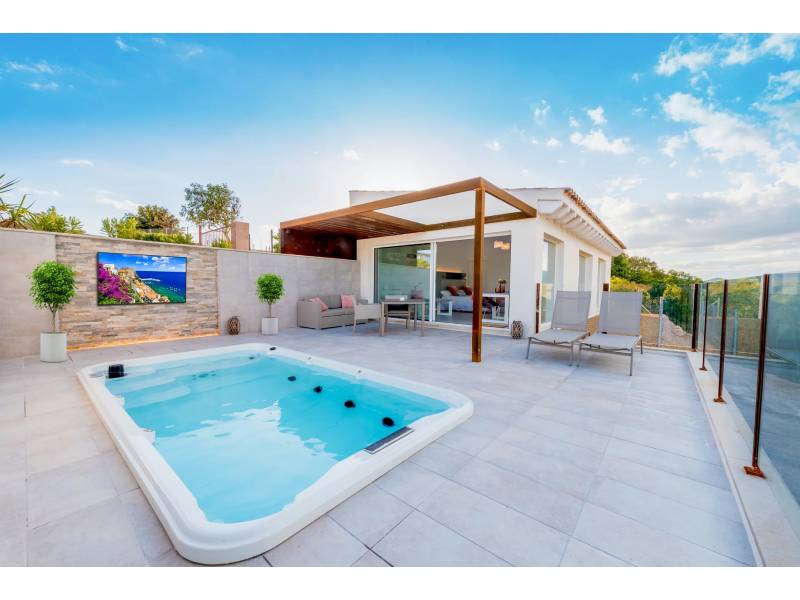 65" Neptune™ Full Sun Outdoor Smart TV - NT654