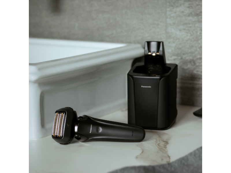 Panasonic 6-Blade Shaver with Charging Stand - ESLS9A