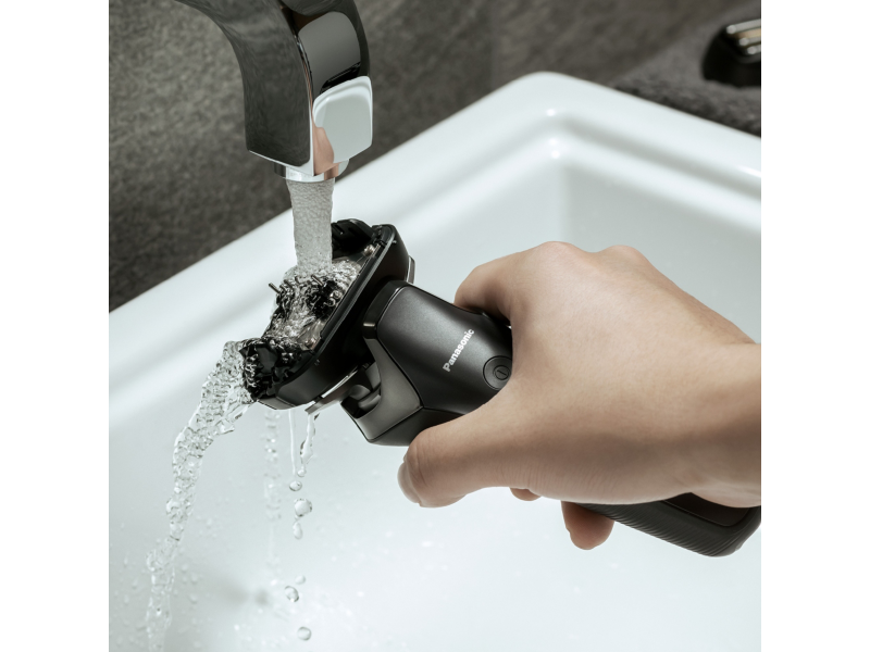 Panasonic Waterproof 6-Blade Shaver - ESLS8A