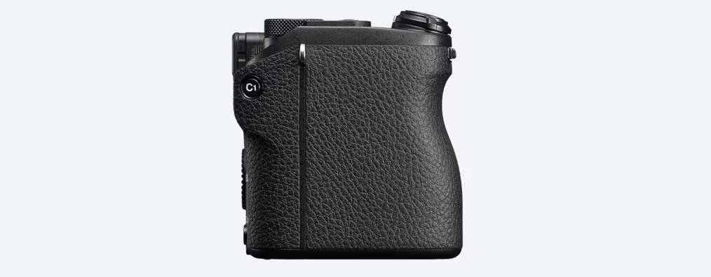 Sony Interchangeable Digital Camera with Body and 18-135mm Zoom Lens - ILCE6700M/B